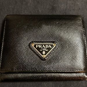 PRADA (Authentic)
Saffiano Leather Tri-Fold Wallet/Black